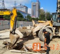 白妹与黑大屌爆操毛片a级视频高温下的坚守｜道路建设者用汗水铺就畅通路